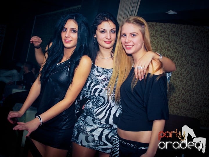 Petrecerea continuă în Club Life,