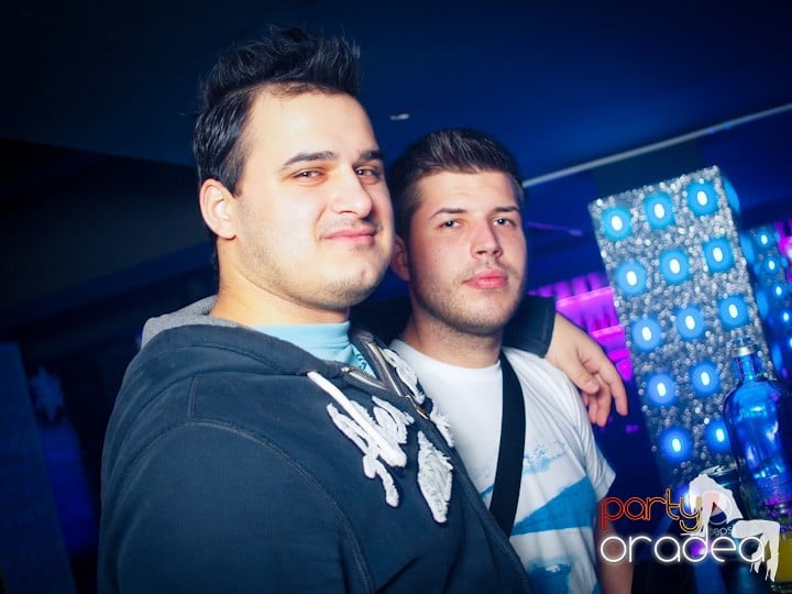 Petrecerea continuă în Club Life,