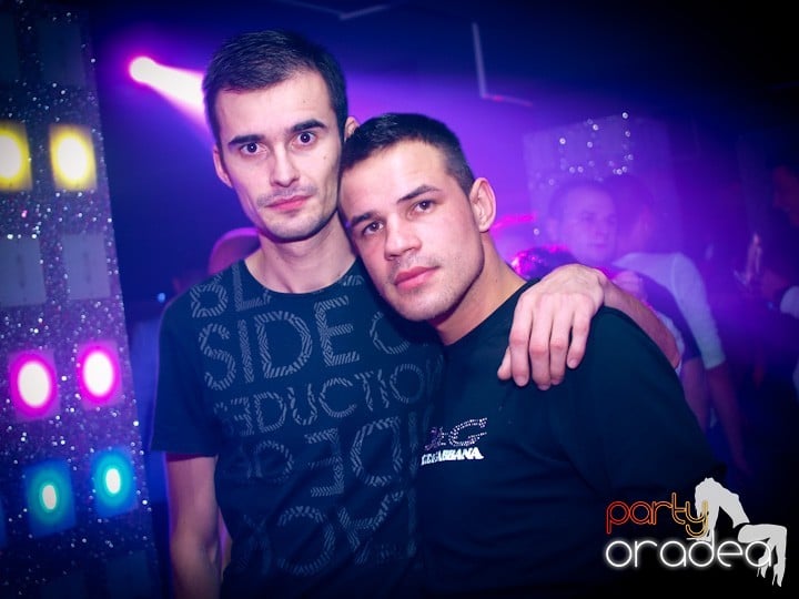 Petrecerea continuă în Club Life, 