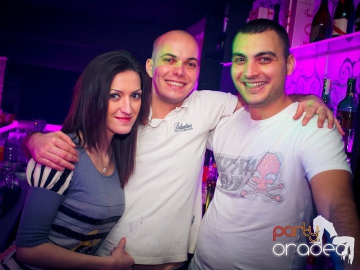 Petrecerea continuă în Club Life,