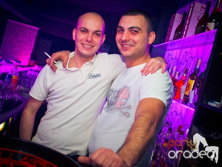 Petrecerea continuă în Club Life,