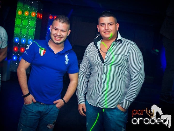 Petrecerea continuă în Club Life,