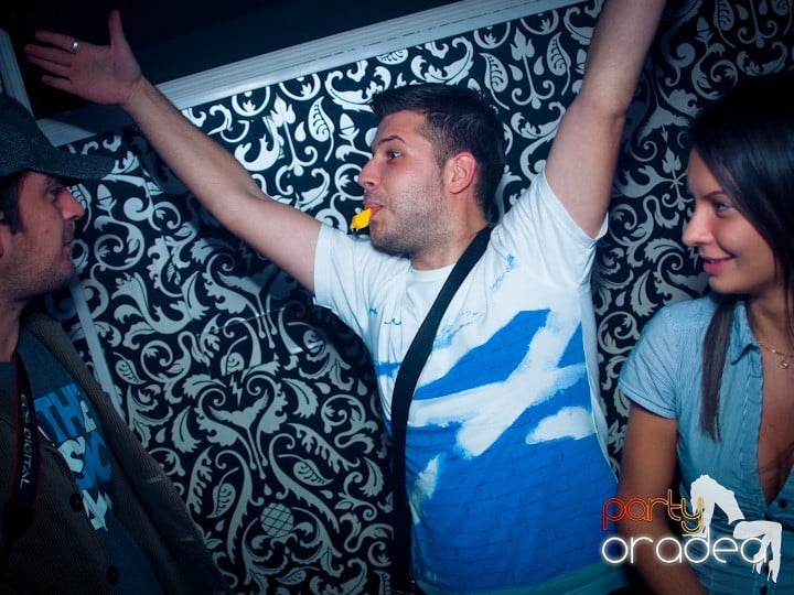 Petrecerea continuă în Club Life,