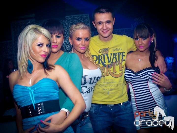 Petrecerea continuă în Club Life,