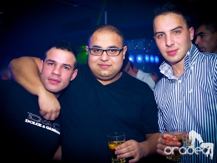 Petrecerea continuă în Club Life,