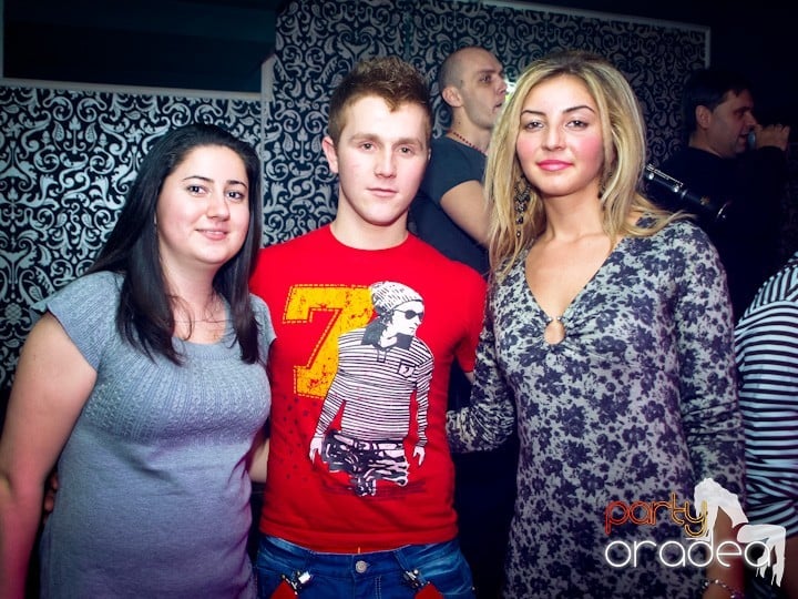 Petrecerea continuă în Club Life, 