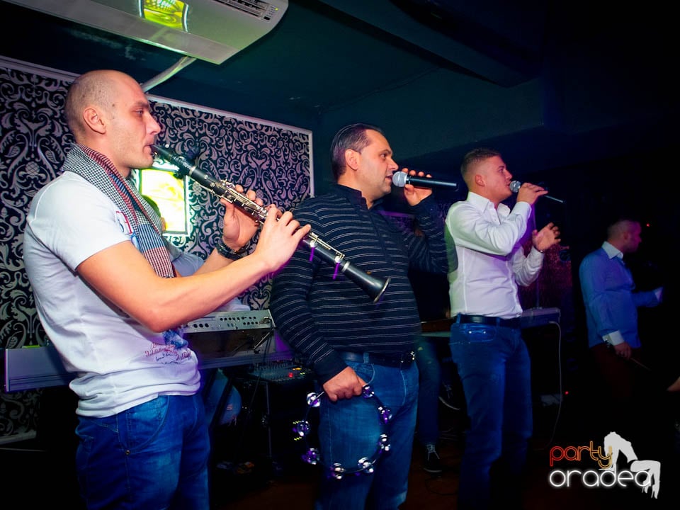 Petrecerea continuă în Club Life, 