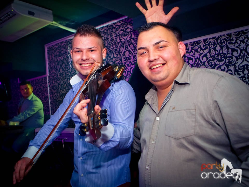 Petrecerea continuă în Club Life, 