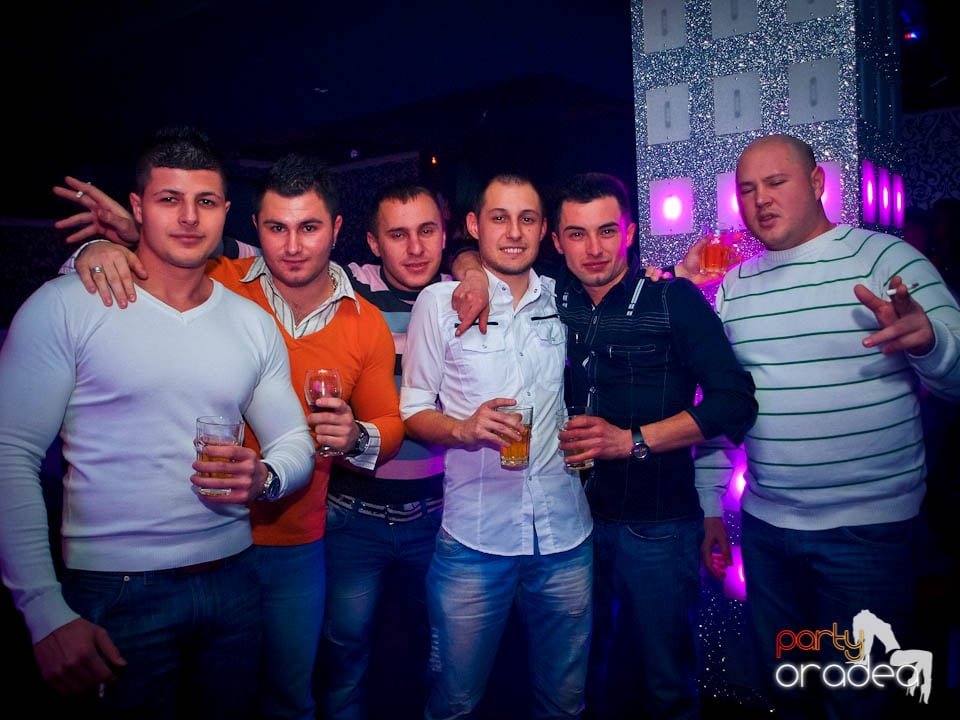 Petrecerea continuă în Club Life, 