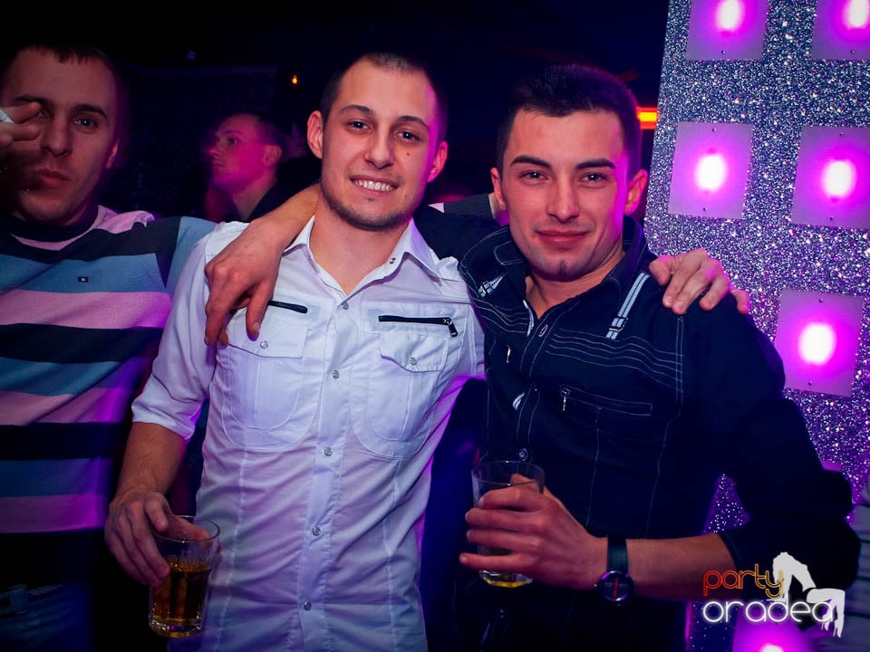 Petrecerea continuă în Club Life, 