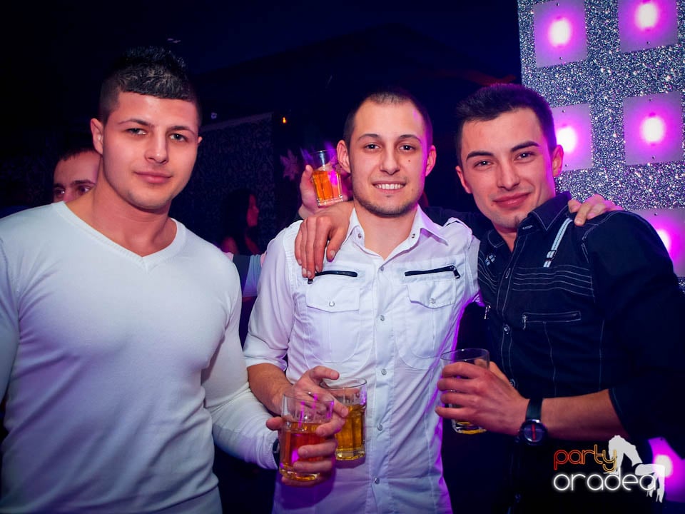 Petrecerea continuă în Club Life, 