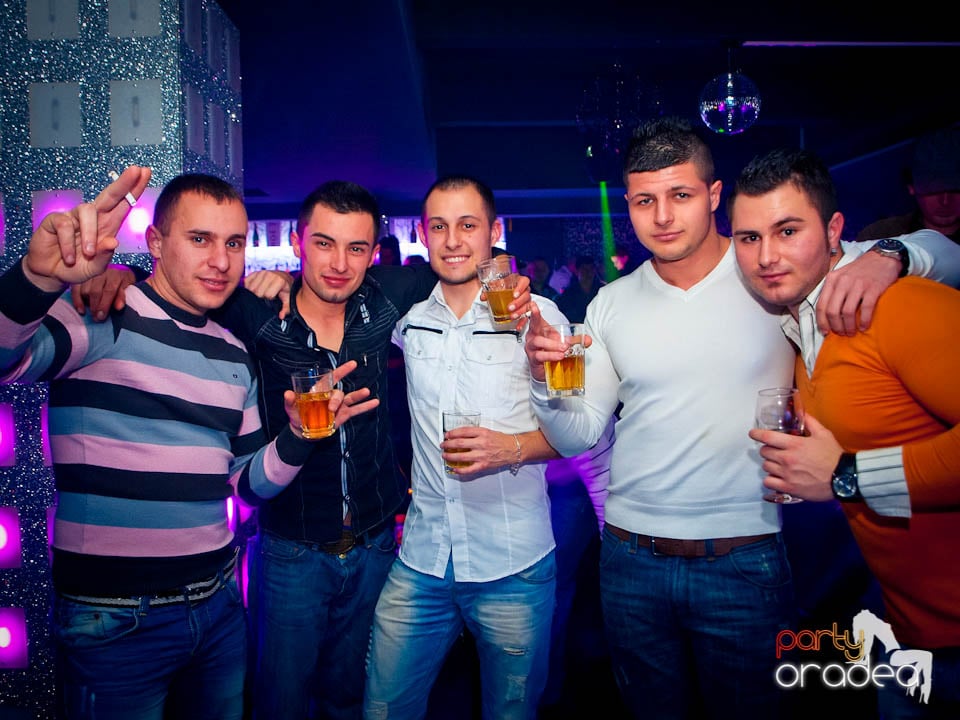 Petrecerea continuă în Club Life, 