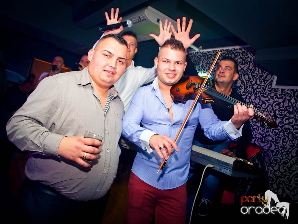 Petrecerea continuă în Club Life, 