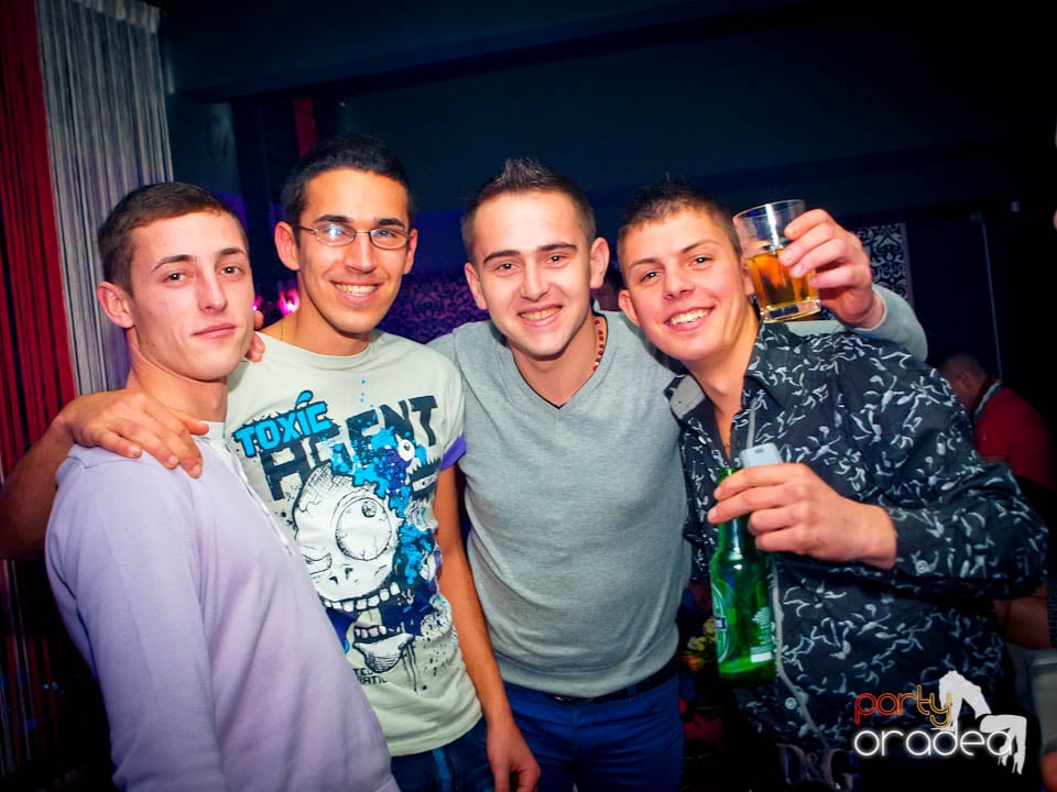 Petrecerea continuă în Club Life, 