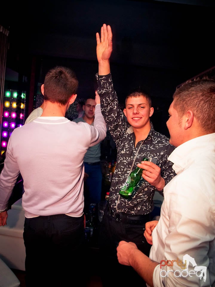 Petrecerea continuă în Club Life, 
