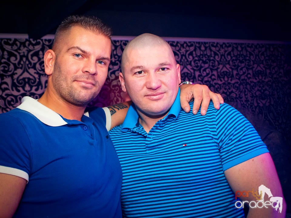 Petrecerea continuă în Club Life, 