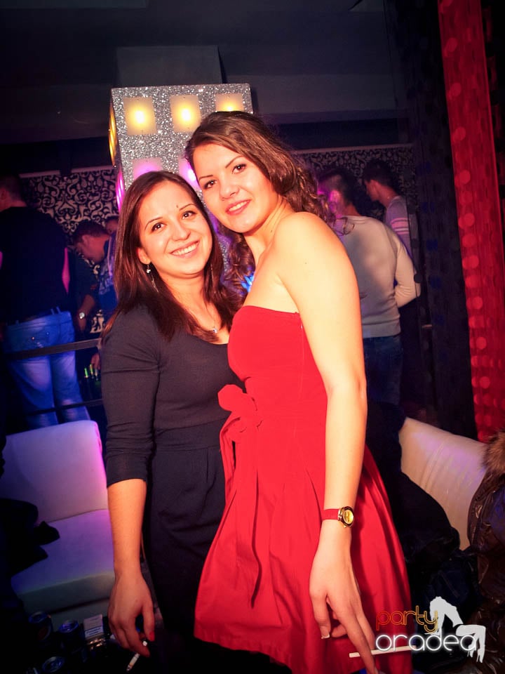 Petrecerea continuă în Club Life, 