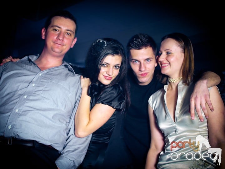 Petrecerea continuă în Club Life,