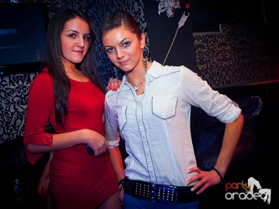 Petrecerea continuă în Club Life, 