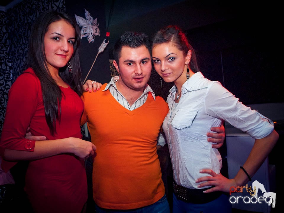 Petrecerea continuă în Club Life, 