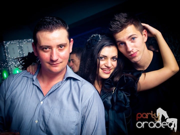 Petrecerea continuă în Club Life, 