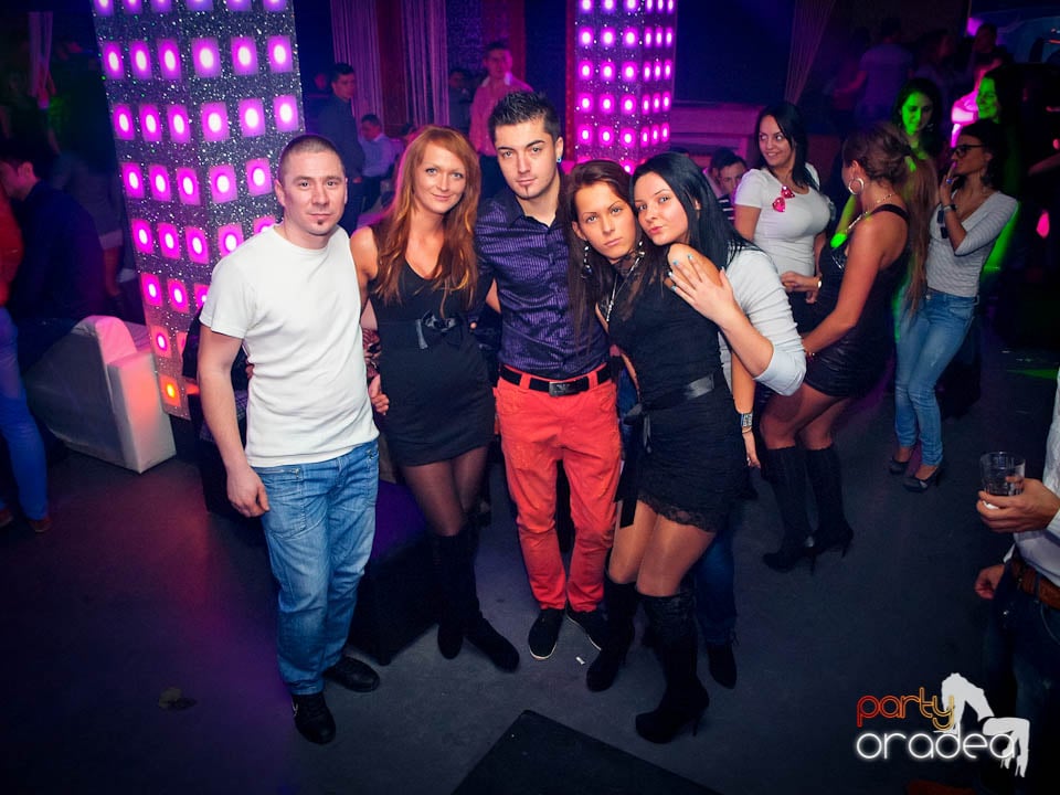 Petrecerea continuă în Club Life, 