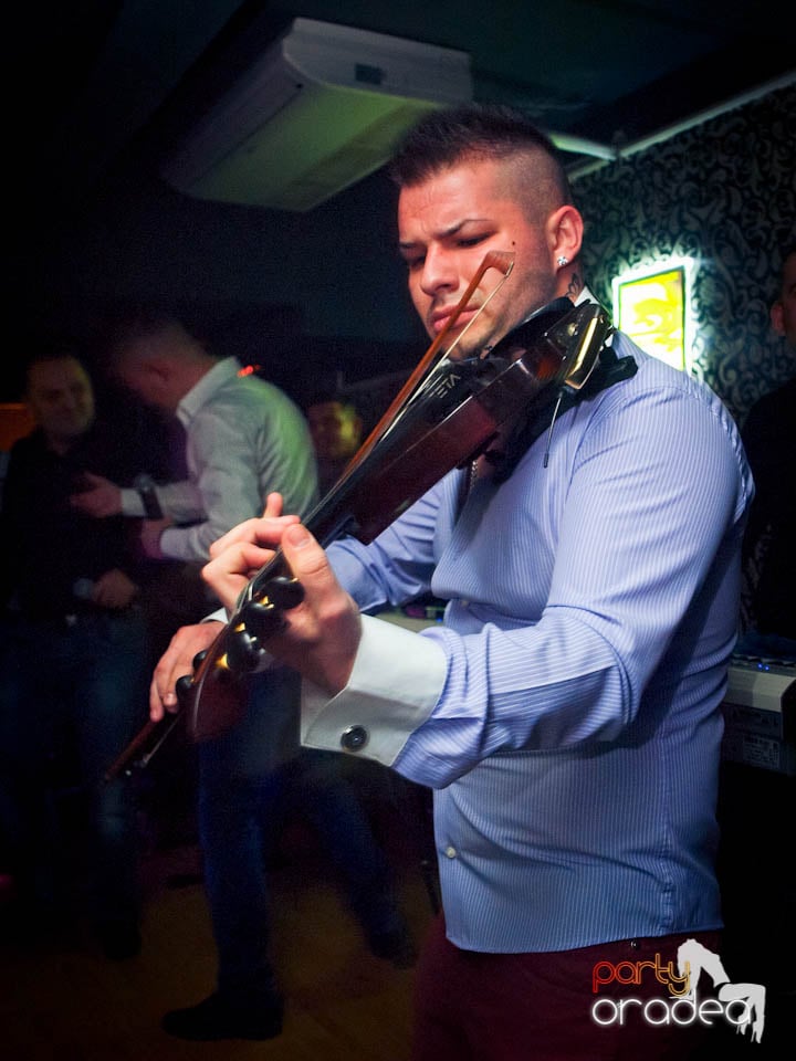 Petrecerea continuă în Club Life, 