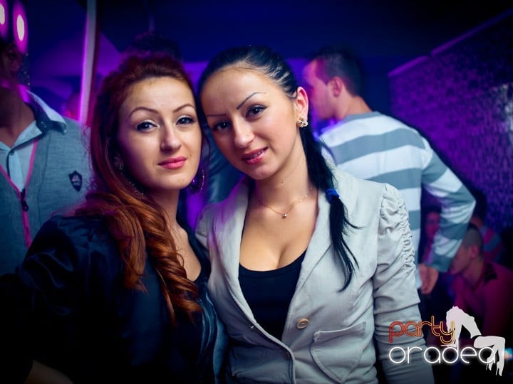 Petrecerea continuă în Club Life,