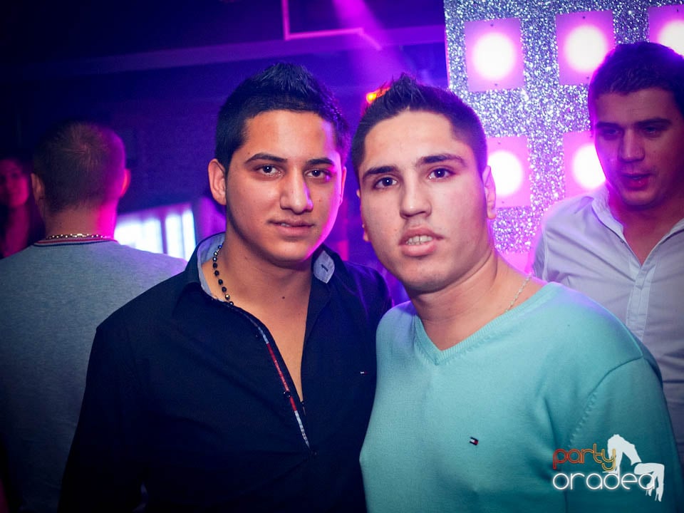 Petrecerea continuă în Club Life, 