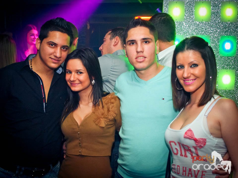 Petrecerea continuă în Club Life, 