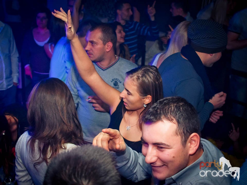 Petrecerea continuă în Club Life, 