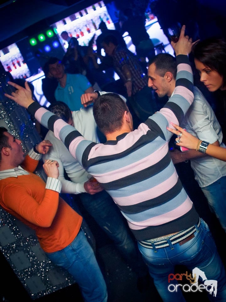 Petrecerea continuă în Club Life, 