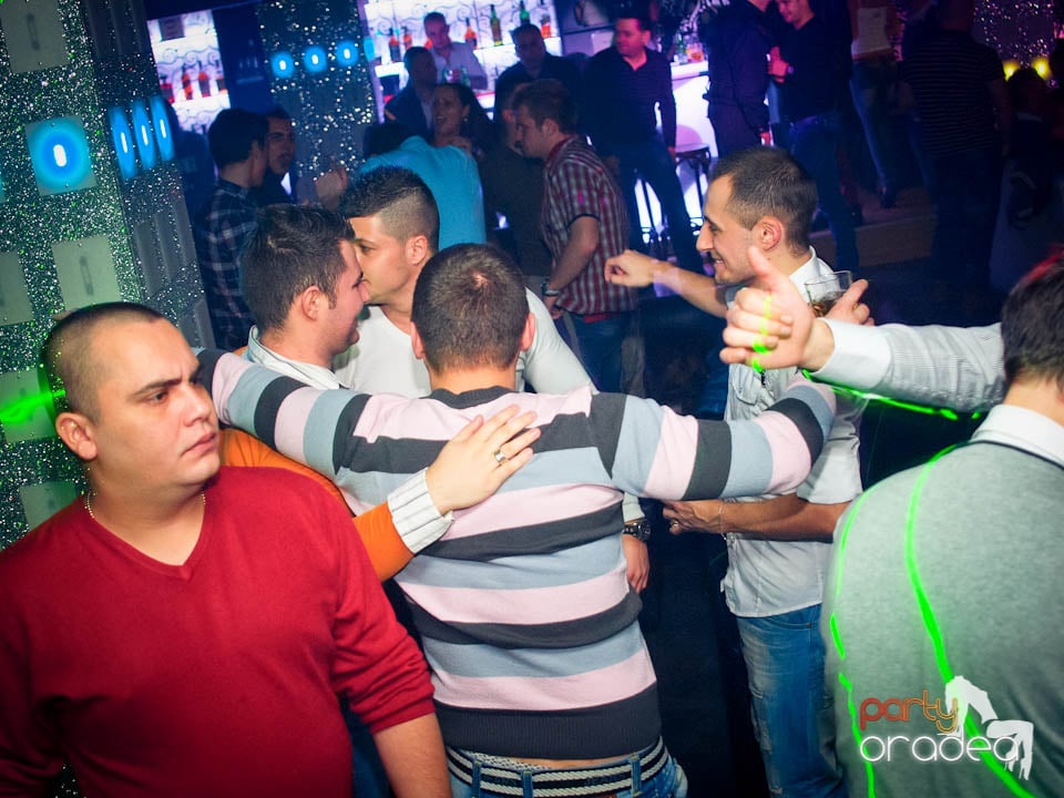 Petrecerea continuă în Club Life,