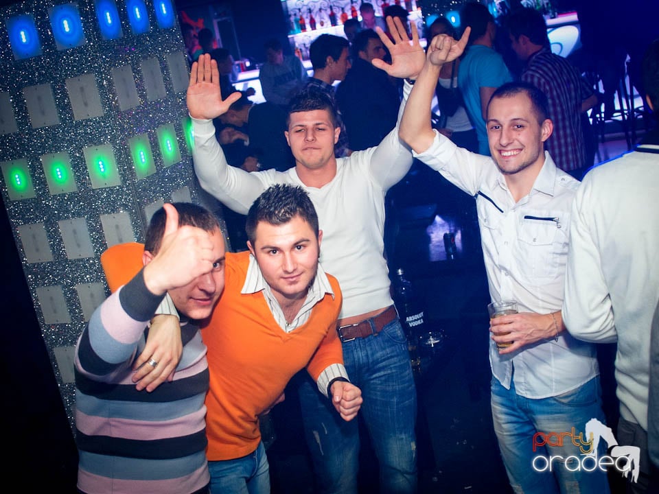 Petrecerea continuă în Club Life,