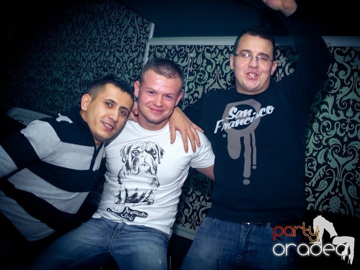 Petrecerea continuă în Club Life,