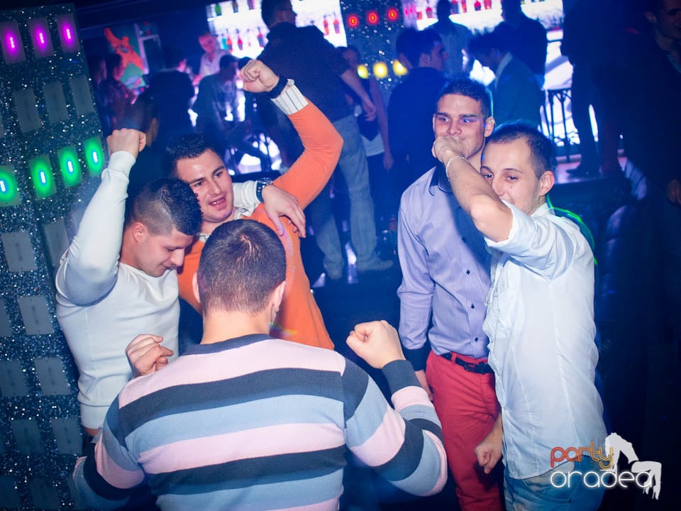 Petrecerea continuă în Club Life,