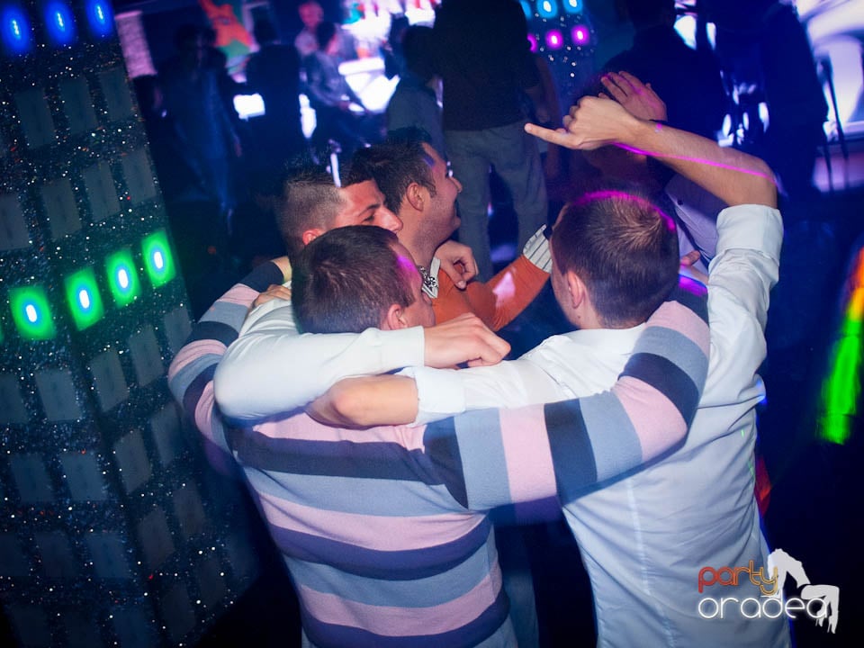 Petrecerea continuă în Club Life,