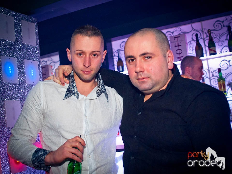 Petrecerea continuă în Club Life,