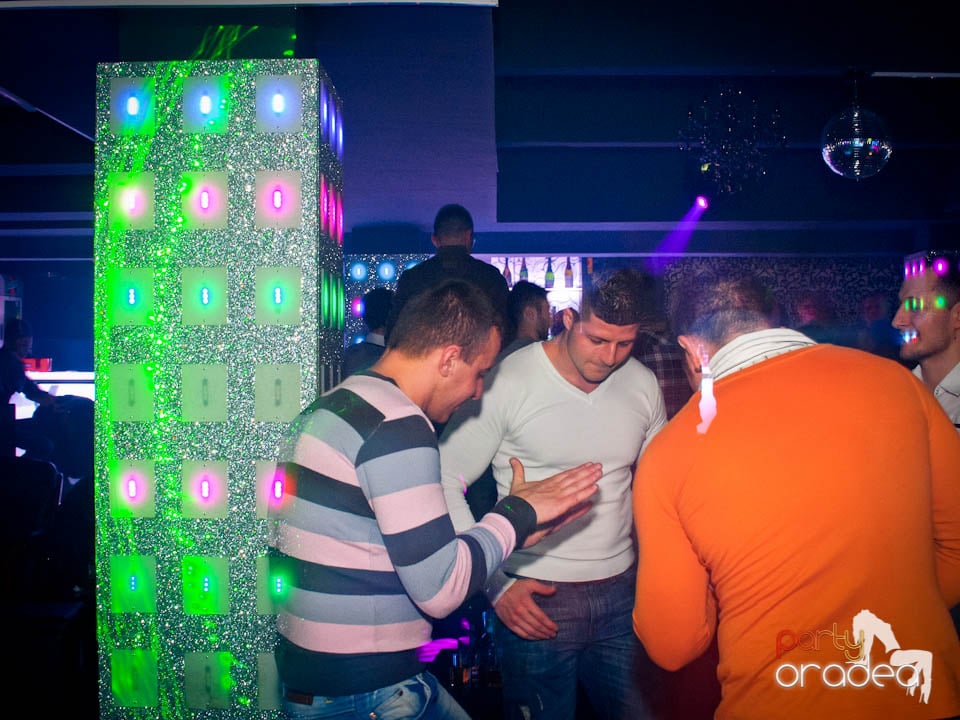Petrecerea continuă în Club Life,