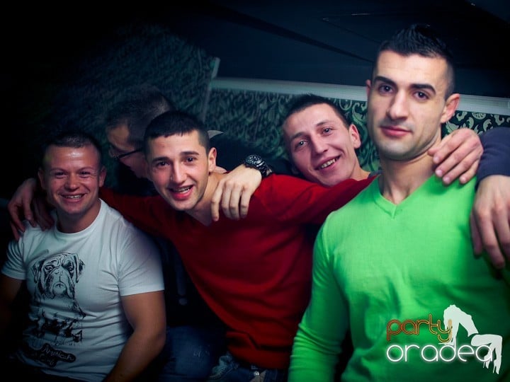 Petrecerea continuă în Club Life,