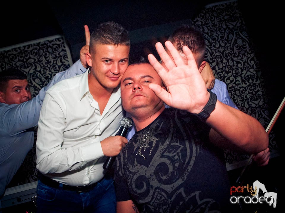 Petrecerea continuă în Club Life,