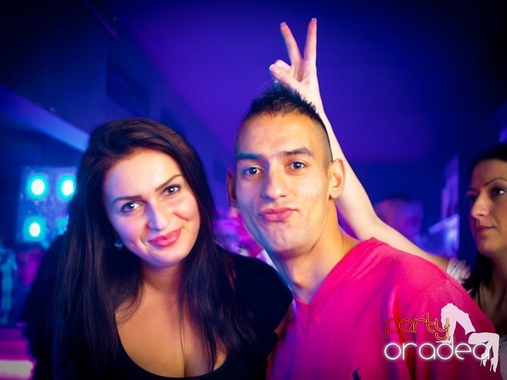 Petrecerea continuă în Club Life,