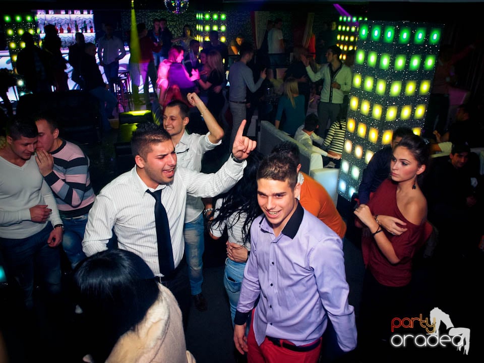 Petrecerea continuă în Club Life,