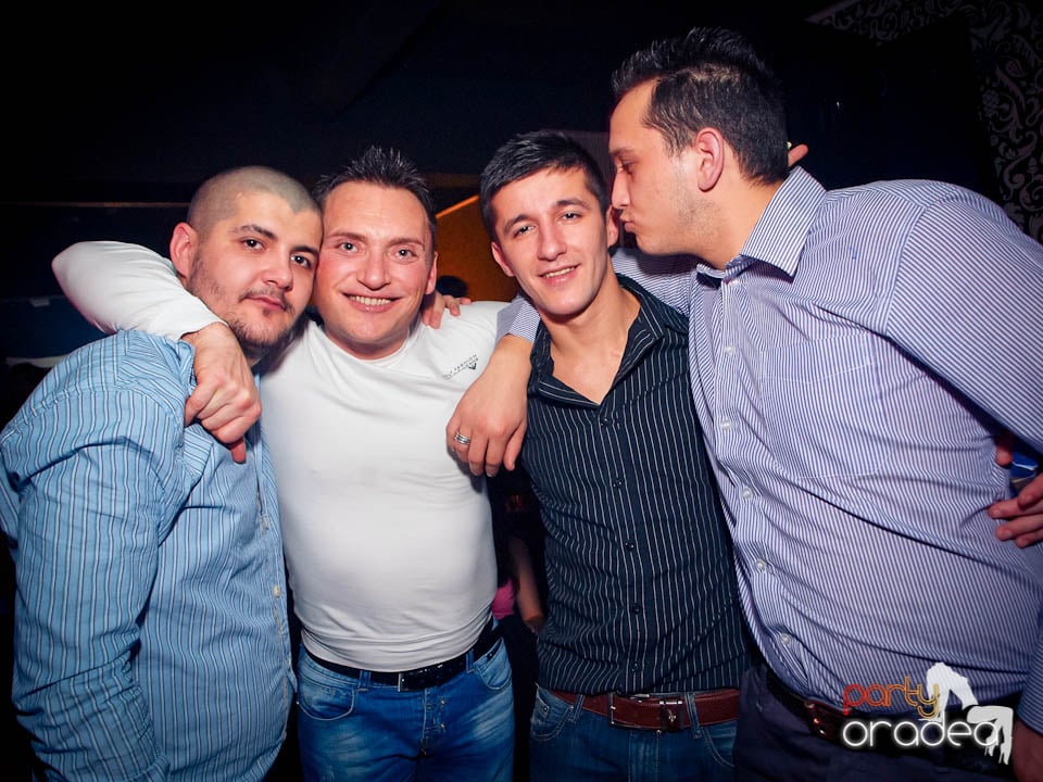 Petrecerea continuă în Club Life,