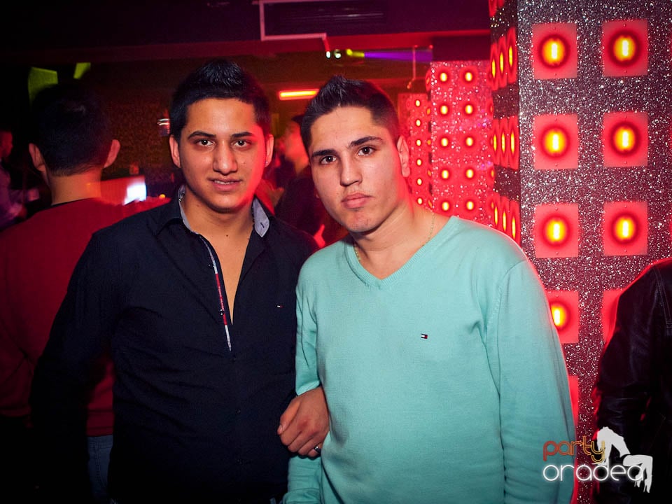 Petrecerea continuă în Club Life,