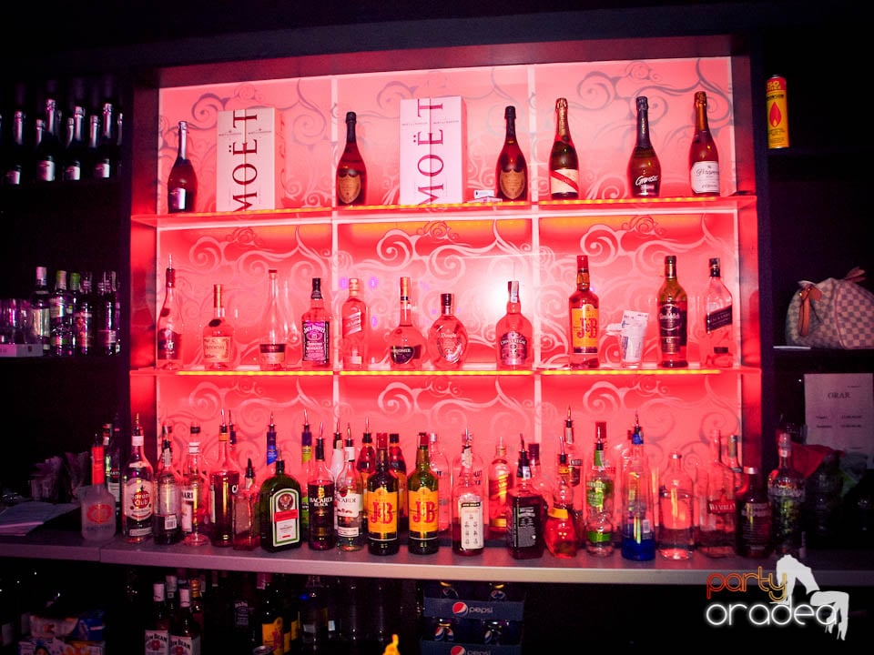 Petrecerea continuă în Club Life,