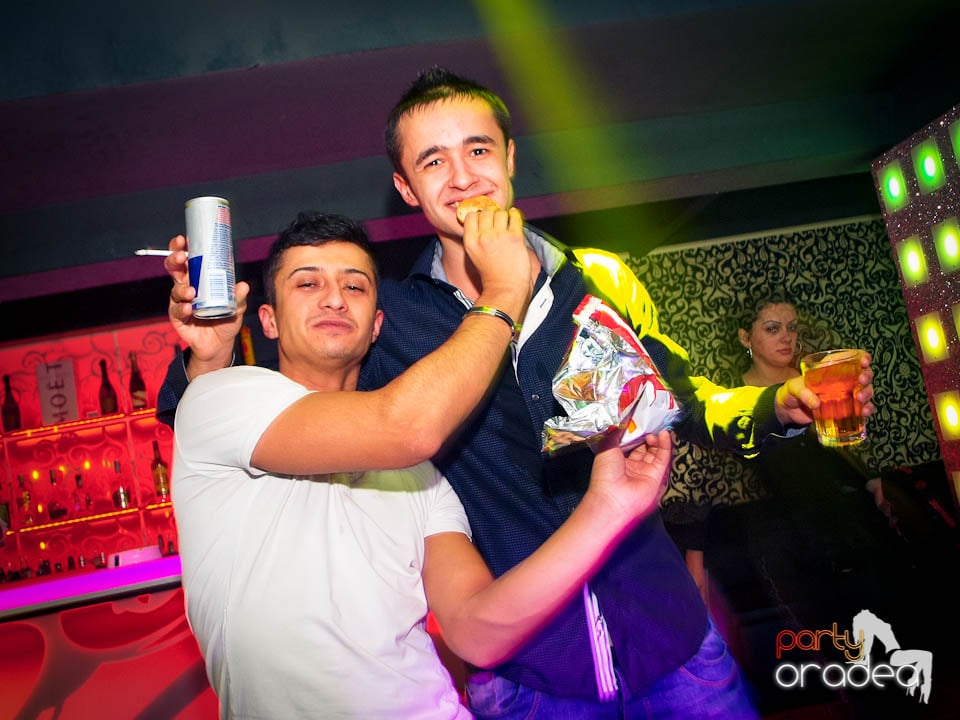 Petrecerea continuă în Club Life,