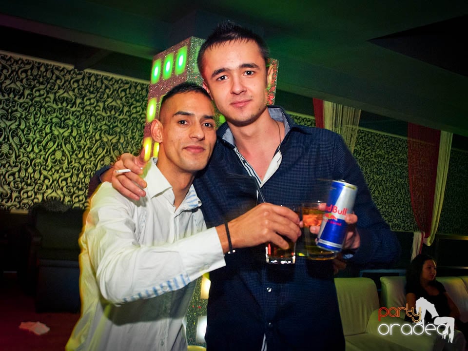 Petrecerea continuă în Club Life,