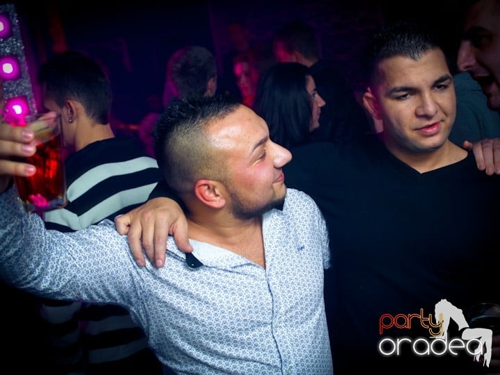 Petrecerea continuă în Club Life, 