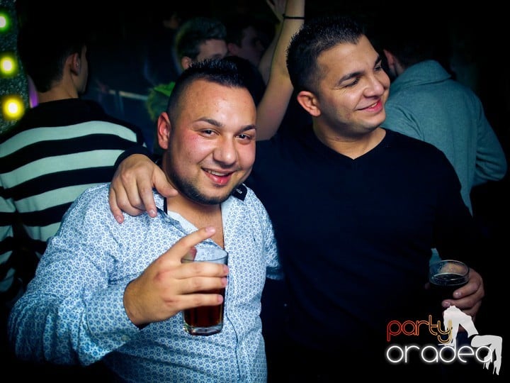 Petrecerea continuă în Club Life, 